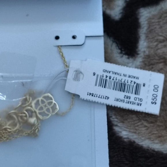 Kendra Scott Ari Heart Gold Pendant Necklace in Rose Quartz - Picture 4 of 5